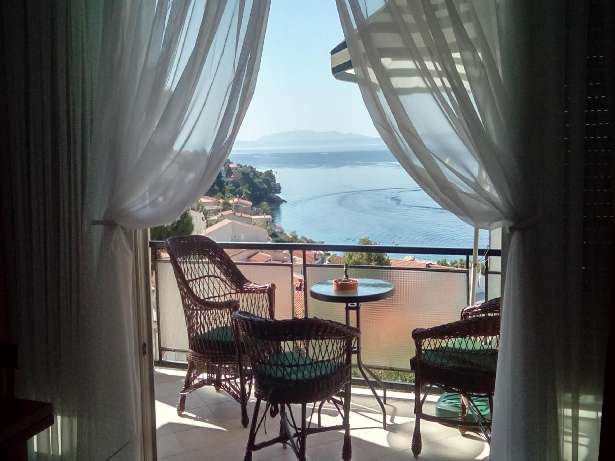 Cozy Apartment With A Balcony And A Sea View Brela Esterno foto